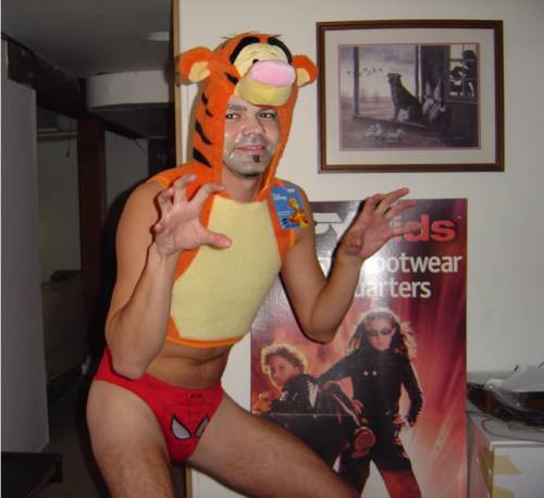 [Image: tony_gay_cat.jpg]